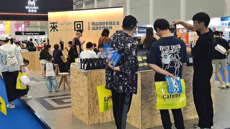除了以上提到的费用外，小型广告公司的收费标准还可能包括以下项目：