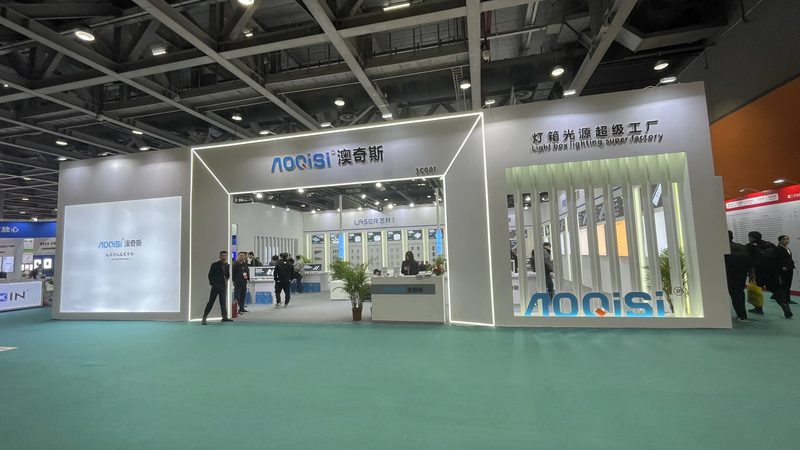 小店铺门头招牌，如何打造个性与实用并存？**